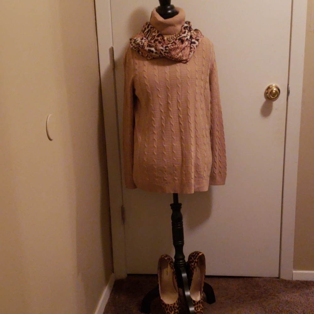 Sweater - Picture 3 of 10